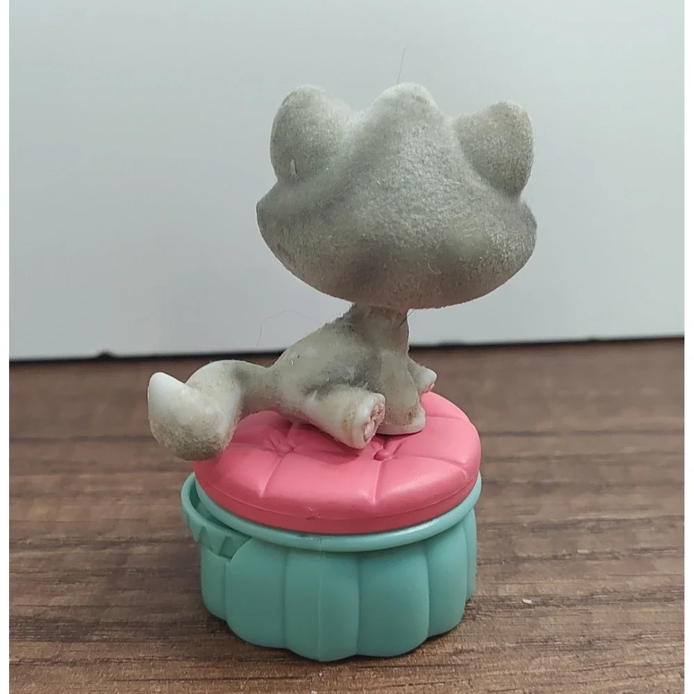 LPS Authentic Littlest Pet Shop Fuzzy Felt Cat Green Eyes Spinning Pillow Stand